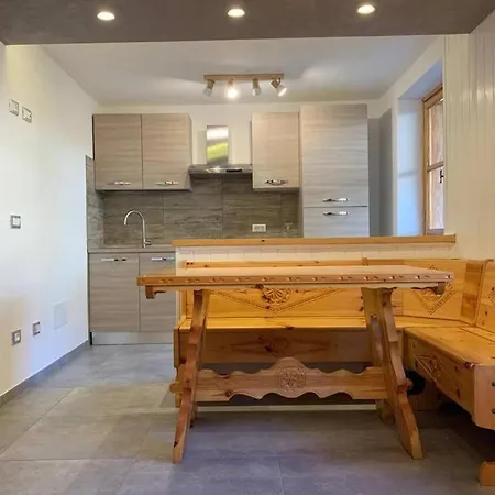 Apartment Maison Dahu - Sci, Passeggiate E Sport A - Ad Uso Turistico - Vda - Gressan - N 0012 Pila (Valle d'Aosta)